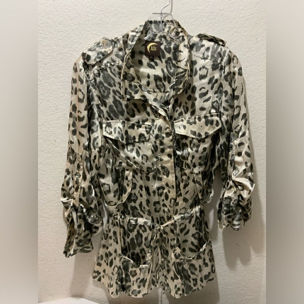 Blu Moon Animal Print 100% silk top front buttons & pockets belted  size 1